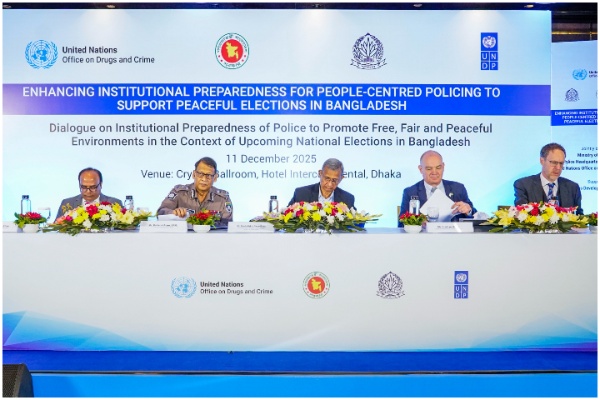 Senior officials from Bangladesh law enforcement, government and UNODC seated on the dais.