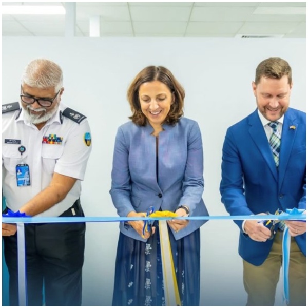 Mr. Ibrahim Mafaaz, Deputy Commissioner of Maldives Customs Service, Mr. Brian Sells, First Secretary of the U.S. Embassy in the Maldives and Ms. Cristina Iampieri, Head of the PCCP. inaugurating the new Airport Control Unit.
