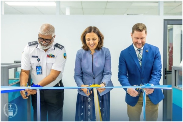 Mr. Ibrahim Mafaaz, Deputy Commissioner of Maldives Customs Service, Mr. Brian Sells, First Secretary of the U.S. Embassy in the Maldives and Ms. Cristina Iampieri, Head of the PCCP. inaugurating the new Airport Control Unit.