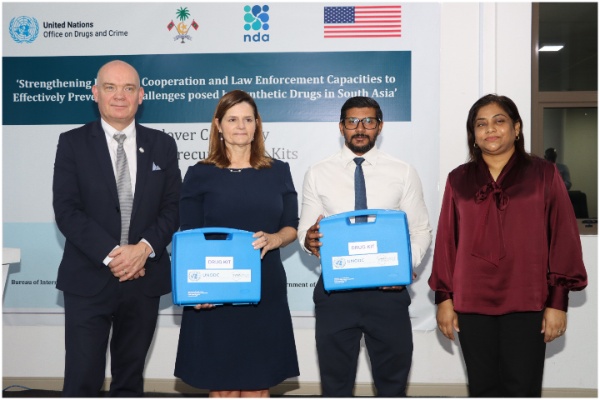 The handover of kits being carried out in the presence of Ms. Marcy Brown, South Asia Regional Director of INL, Mr. Kristian Hölge, UNODC Regional Representative for South Asia, and Ms. Fathmath Azza, Board Member of the Maldives National Drug Agency. The handover of kits being carried out in the presence of Ms. Marcy Brown, South Asia Regional Director of INL, Mr. Kristian Hölge, UNODC Regional Representative for South Asia, and Ms. Fathmath Azza, Board Member of the Maldives National Drug Agency.