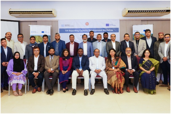 Participants posing for a group photograph.